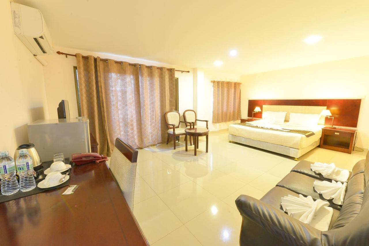 Chaplin Inn Pattaya Εξωτερικό φωτογραφία
